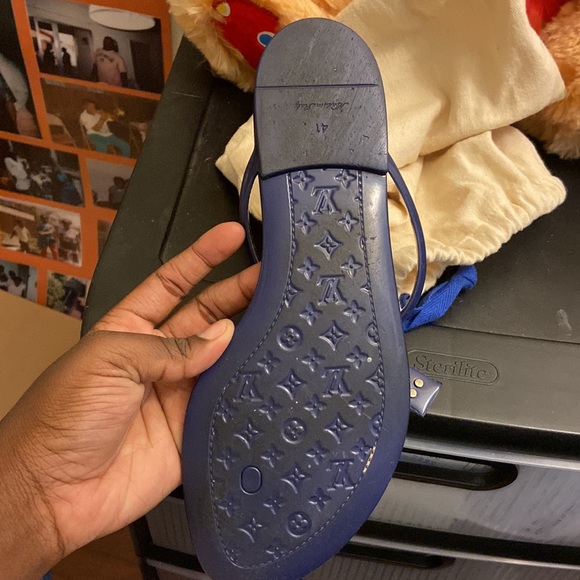 Louis Vuitton - Picture 4 of 4